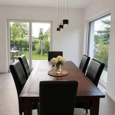 Vakantiehuis Elegant House With Garden Near Vienna